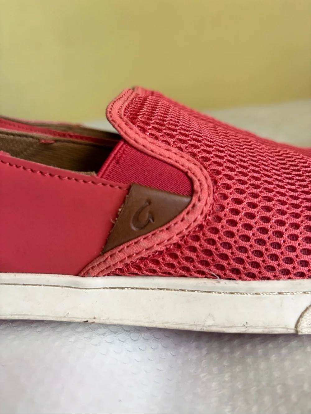 OluKai Pehuea Red Slip-On Mesh Sneakers‎ Sz 8